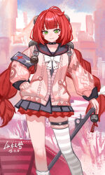 1girl absurdres black_choker black_sailor_collar bow cardigan chinese_commentary choker commentary_request dated feet_out_of_frame fingernails green_eyes highres holding holding_umbrella long_hair long_sleeves low_twintails pink_cardigan red_hair red_umbrella sailor_collar signature single_thighhigh smile socks solo striped_clothes striped_thighhighs thigh_strap thighhighs twintails ukinami_yuzuha umbrella white_bow white_socks yitai_zhi_meng zenless_zone_zero