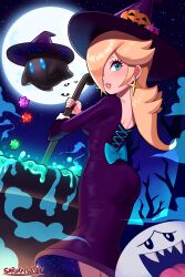 1girl absurdres artist_name ass blonde_hair blue_bow blue_eyes boo_(mario) bow cauldron dress dress_bow earrings full_moon ghost hair_over_one_eye hat highres jack-o&#039;-lantern_hat_ornament jewelry long_hair looking_at_viewer luma_(mario) mario_(series) mario_kart mario_kart_tour moon night nintendo official_alternate_costume open_mouth outdoors polari_(super_mario_galaxy) purple_dress purple_headwear rosalina rosalina_(halloween) sarukaiwolf sharp_teeth sky star_(sky) star_(symbol) star_bit star_earrings starry_sky stirring teeth watermark witch_hat