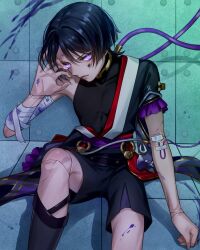 1boy against_wall arm_at_side bandaged_arm bandages black_hair black_kimono black_shorts black_sleeves blood blood_on_face blood_on_hands blood_on_leg blood_on_wall bloody_bandages blue_eyes blunt_ends bright_pupils cable closed_mouth covered_abs covered_collarbone covered_pectorals cracked_skin cuts doll_joints eyeliner eyeshadow frilled_sleeves frills furisode gauze_on_arm genshin_impact glowing glowing_eyes hadanugi_dousa hag_(hag_015) han&#039;eri hand_up injury intravenous_drip japanese_clothes joints kimono layered_shorts layered_sleeves makeup male_focus o-ring open_clothes open_hand open_kimono pectorals purple_sash purple_shorts purple_sleeves red_eyeliner red_eyeshadow red_kimono sanpaku sash scaramouche_(genshin_impact) short_sleeves shorts sitting solo toned toned_male white_pupils white_trim