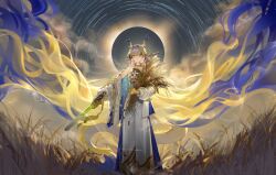 1girl absurdly_long_hair absurdres arknights aura beads blonde_hair blue_hair closed_mouth commentary_request dragon_girl dragon_horns dragon_tail earrings eclipse feet_out_of_frame floating_hair grey_eyes grey_hair hair_between_eyes highres holding holding_plant holding_sword holding_weapon horns jacket jewelry korean_commentary long_hair long_sleeves looking_at_viewer magic multicolored_hair necklace nudibranchs_(nasae) pants plant pointy_ears shu_(arknights) smile solar_eclipse solo standing strapless sword tail tube_top very_long_hair weapon wheat white_jacket white_pants white_tube_top