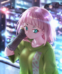 1girl absurdres blue_eyes blurry blurry_background breasts closed_mouth commentary english_commentary fang green_shirt grey_arm_warmers highres medium_breasts medium_hair mutsuki_(mutsuki0110) pink_hair shirt short_sleeves skin_fang solo tucking_hair upper_body watase_kiui watermark yoru_no_kurage_wa_oyogenai
