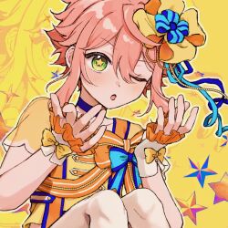 +_+ 1boy ;o bow c54chu0113 detached_sleeves double-parted_bangs ensemble_stars! green_eyes hair_between_eyes hair_ornament hands_up highres himemiya_tori knees_up looking_ahead male_focus official_alternate_costume one_eye_closed open_hands open_mouth outline pink_hair see-through_clothes see-through_sleeves short_sleeves sidelocks sleeves_past_wrists solo star_(symbol) star_symbol_background upper_body white_outline yellow_background zoom_layer