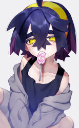 1boy absurdres black_hair black_tank_top blush candy crossed_bangs eyelashes food grey_background grey_jacket hair_between_eyes hairband highres jacket kieran_(pokemon) lollipop looking_at_viewer male_focus mole mole_on_neck mouth_hold multicolored_hair nintendo off_shoulder open_clothes open_jacket pokemon pokemon_sv shinonome_(delus1on) shorts simple_background sitting solo swirl_lollipop tank_top yellow_eyes yellow_hairband
