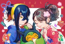 2girls black_hair blue_kimono blue_ribbon brown_hair carmine_(pokemon) closed_eyes crossed_bangs darumaka dated flower gen_1_pokemon gen_5_pokemon hair_flower hair_ornament hairband hands_up iogi_(edrin_alfari) japanese_clothes juliana_(pokemon) kimono long_hair magikarp multicolored_hair multiple_girls nintendo ogerpon pokemon pokemon_(creature) pokemon_sv ponytail red_hair red_kimono ribbon smile snivy twitter_username two-tone_hair yellow_eyes yellow_hairband