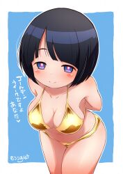 1girl arms_behind_back bare_shoulders bikini black_hair blue_background blue_eyes blush_stickers border breasts cleavage closed_mouth commentary_request gold_bikini gundam gundam_gquuuuuux highres leaning_forward looking_at_viewer medium_breasts muu_rian navel shiiko_sugai short_hair smile solo swimsuit translation_request white_border yellow_bikini