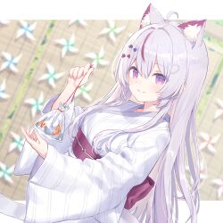1girl absurdres ahoge animal_ear_fluff animal_ears blush cat_ears cat_girl commentary commission fish goldfish grin highres hiraga_matsuri holding indie_virtual_youtuber japanese_clothes kimono long_hair long_sleeves looking_at_viewer multicolored_hair nekoyama_mia_(vtuber) obi purple_eyes purple_hair red_hair red_sash sash skeb_commission smile solo streaked_hair upper_body white_kimono wide_sleeves