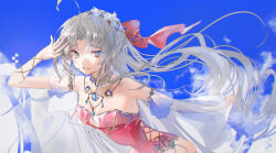 1girl absurdres ahoge aqua_eyes arm_up bare_shoulders blue_sky bow carlotta_(splashing_summer)_(wuthering_waves) carlotta_(wuthering_waves) casual_one-piece_swimsuit chinese_commentary commentary_request day earrings grey_hair hair_bow highres jewelry leaning_forward long_hair looking_at_viewer milbi multicolored_eyes necklace off-shoulder_one-piece_swimsuit off_shoulder official_alternate_costume one-piece_swimsuit open_mouth outdoors parted_bangs pink_bow pink_eyes pink_one-piece_swimsuit sky smile solo striped_bow swimsuit two-tone_eyes very_long_hair wuthering_waves