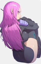 1girl black_dress black_gloves black_thighhighs breasts commentary dress eye_piercing fetal_position from_behind gloves grey_background highres jewelry_bonney jewelry_bonney_(egghead) large_breasts leotard long_hair long_sleeves looking_at_viewer looking_back one_piece pink_hair reulem shiny_skin sideboob simple_background sitting solo thighhighs thighs wide_hips
