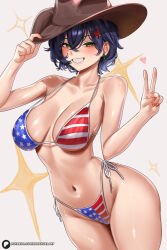 1girl absurdres alternate_costume american_flag american_flag_bikini american_flag_print belle_(zenless_zone_zero) bikini blue_hair breasts commentary cowboy_hat crossed_bangs enma_(enmanuelart) flag_print flag_print_bikini green_eyes grin hair_between_eyes hair_ornament hand_on_own_hat hat highleg highleg_bikini highres large_breasts letter_hair_ornament looking_at_viewer navel print_bikini short_hair side-tie_bikini_bottom simple_background smile swimsuit symbol-only_commentary v zenless_zone_zero