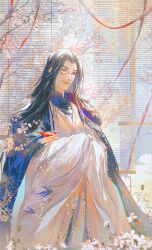 1boy animal_print artist_name bird_print black_cloak black_hair blurry brown_eyes cherry_blossoms chinese_clothes chinese_commentary cloak crossed_arms cup depth_of_field flower fur-trimmed_cloak fur_trim gradient_clothes gu_yun hanfu highres holding holding_cup keru233 long_hair long_sleeves looking_at_viewer mole mole_under_eye monocle sakazuki sha_po_lang smile solo tassel tree white_flower white_hanfu wide_sleeves window_blinds