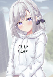 1boy black_bow blurry blurry_background blush bow braid closed_mouth clothes_writing commentary english_text eyelashes grey_hair hair_bow highres hood hood_down hoodie katagiri_yui light_frown long_sleeves looking_at_viewer male_focus medium_hair otome_sekai_no_arukikata outdoors purple_eyes side_braid sidelocks single_braid solo swept_bangs trap upper_body white_hoodie yuunagi_(yunagi1373)