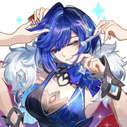 1girl blue_dress blue_hair breasts cleavage commentary dress feather_boa genshin_impact green_eyes grin hair_ornament highres large_breasts looking_at_viewer mole mole_on_breast official_alternate_costume short_hair smile upper_body viviwi white_background wrist_cuffs yelan_(genshin_impact) yelan_(tranquil_banquet)_(genshin_impact)