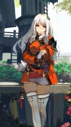 1girl absurdres armor black_sash blue_eyes chinese_commentary closed_mouth commentary_request commission feet_out_of_frame final_fantasy final_fantasy_xiv fingerless_gloves flower gloves hair_flower hair_ornament hand_on_own_chin highres hyur japanese_clothes kimono long_hair long_sleeves looking_at_viewer obi obijime outdoors pixiv_commission red_kimono sash short_shorts shorts shoulder_armor solo standing sword sword_on_back thighhighs tree warrior_of_light_(ff14) weapon weapon_on_back white_gloves white_hair white_shorts white_thighhighs yuki_miio