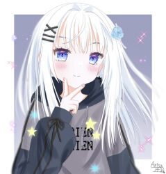 1girl arisuuuuu.1436 blue_eyes closed_mouth grey_hair highres hood hooded_jacket hoodie ibispaint_(medium) jacket long_hair original smile star_(symbol) tarot the_star_(tarot) v white_hair