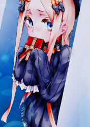 1girl abigail_williams_(fate) absurdres black_dress blonde_hair blue_eyes bow box commentary_request dress fate/grand_order fate_(series) gift gift_box hair_bow hat highres long_hair looking_at_viewer mt_(mt_203) multiple_hair_bows shy sleeves_past_fingers sleeves_past_wrists solo valentine