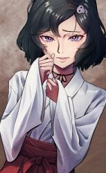 1boy absurdres black_choker black_hair bright_pupils brown_background choker dutch_angle frown hair_ornament hairclip hakama hands_up highres japanese_clothes kimono long_sleeves looking_at_viewer male_focus miko nigimatsu parted_lips pink_lips purple_eyes red_hakama ringed_eyes short_hair solo steins;gate string_choker teeth trap upper_body urushibara_ruka white_kimono white_pupils wide_sleeves