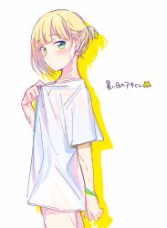 1boy androgynous blonde_hair blush bracelet closed_mouth clothes_pull collarbone commentary_request cowboy_shot drop_shadow fuji_fujino green_eyes hair_tie hand_up jewelry looking_at_viewer looking_to_the_side male_focus nijisanji ponytail pulling_own_clothes shirt shirt_pull short_hair short_ponytail short_sleeves solo standing suzuya_aki t-shirt translation_request virtual_youtuber wet wet_clothes wet_shirt white_shirt