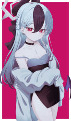 1girl absurdres akazaki_yukino black_bow black_choker black_dress black_hair black_horns blue_archive border bow breasts choker cleavage collarbone commentary demon_horns dress ear_piercing grey_hair grey_jacket hair_between_eyes hair_bow halo highres horns jacket kayoko_(blue_archive) kayoko_(dress)_(blue_archive) long_hair looking_at_viewer mole mole_on_collarbone multicolored_hair off_shoulder official_alternate_costume official_alternate_hairstyle outside_border parted_lips piercing pink_background problem_solver_68_(blue_archive) red_eyes simple_background single_wing sleeves_past_fingers sleeves_past_wrists solo standing two-tone_hair white_border wings