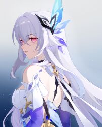 1girl absurdres backless_outfit bare_shoulders blue_background breasts commentary_request detached_sleeves genshin_impact gradient_background grey_background grey_hair hair_intakes hair_ornament highres long_hair looking_at_viewer medium_breasts pink_eyes shiyisameen short_sleeves skirk_(genshin_impact) solo upper_body very_long_hair