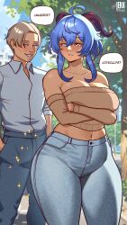 1boy 1girl 2025 absurdres ahoge alternate_costume arms_under_breasts artist_name beige_sweater blonde_hair blue_hair blurry blurry_background blush breasts city cleavage collarbone cowboy_shot crossed_arms curvy day denim ganyu_(genshin_impact) genshin_impact half-closed_eyes hands_in_pockets highres horns huge_filesize jeans jerkdibuja large_breasts lips long_hair long_sleeves looking_back looking_down midriff off_shoulder outdoors pants parted_lips pervert plunging_neckline purple_eyes road shadow short_hair spanish_commentary spanish_text speech_bubble thick_thighs thighs tree variant_set