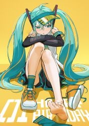 1girl 39 absurdres ahoge aqua_armband aqua_eyes aqua_hair aqua_necktie armband barefoot black_skirt black_sleeves blonde_hair closed_mouth commentary_request crossed_arms crossed_bangs detached_sleeves facing_viewer feet fingernails green_socks grey_shirt hair_between_eyes hair_ornament hatsune_miku headphones highres knees_up left_shoe_removed long_fingernails long_hair looking_to_the_side multicolored_hair nail_polish necktie number_print pleated_skirt pout shirt shoes sideways_glance signature simple_background single_shoe single_sock sitting skirt sleeveless sleeveless_shirt sneakers socks soles solo streaked_hair tearing_up toes torino_kawazu twintails unworn_shoes unworn_socks very_long_hair visor_cap vocaloid yellow_background yellow_nails yellow_pupils yellow_shoes