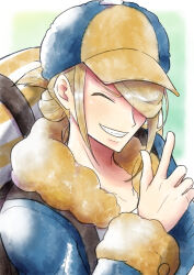 1boy backpack bag blonde_hair blue_jumpsuit closed_eyes commentary_request green_background grin hair_over_one_eye hand_up happy hat highres jumpsuit long_sleeves male_focus nintendo pokemon pokemon_legends:_arceus sasami_642 short_hair smile solo teeth upper_body volo_(pokemon) yellow_hat