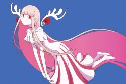 1girl absurdly_long_hair barefoot blue_background botati choker closed_mouth collarbone dress eyeball fate/grand_order fate_(series) highres long_hair looking_at_viewer oryou_(fate) pale_skin pink_hair red_choker red_eyes simple_background solo very_long_hair white_dress