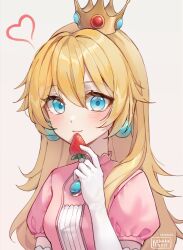 1girl blonde_hair blue_eyes blush closed_mouth commentary crown dated elbow_gloves english_commentary food fruit gloves grey_background hair_between_eyes hand_up heart holding holding_food kobutanori long_hair looking_at_viewer mario_(series) mini_crown nintendo princess_peach signature simple_background smile solo strawberry upper_body white_gloves
