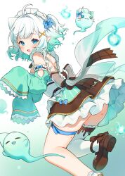1girl ahoge aqua_dress aqua_sleeves ass blue_bow blue_eyes blush bow breasts brown_shoes commentary detached_sleeves dress foot_out_of_frame from_side ghost gradient_background gradient_hair hair_bow hair_ornament highres indie_virtual_youtuber looking_at_viewer maid maid_headdress medium_hair mint_fantome mint_fantome_(minto_2.0) mole mole_on_ass mole_on_thigh multicolored_hair one_side_up open_mouth pointy_ears shoe_soles shoes single_thighhigh skindentation sleeves_past_fingers sleeves_past_wrists smile solo thigh_strap thighhighs triangular_headpiece two-tone_hair underbutt virtual_youtuber white_hair white_thighhighs wisps_(mint_fantome) x_hair_ornament yenkoes
