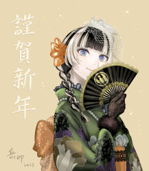 Rule 34 | 1girl, alternate costume, back bow, black gloves, black hair, blonde hair, blue eyes, blunt bangs, bow, commentary request, earrings, fascinator, fishnets, floral print, floral print kimono, folding fan, french braided ponytail, fur-trimmed gloves, fur trim, furisode, gloves, green kimono, hair ornament, hand fan, head tilt, highres, holding, holding fan, hololive, hololive dev is, japanese clothes, jewelry, juufuutei raden, kanzashi, kimono, lace, lace gloves, lace headwear, looking at viewer, multicolored hair, necklace, new year, pearl necklace, print kimono, signature, simple background, solo, streaked hair, upper body, virtual youtuber, yue yin