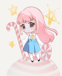 1girl :3 blue_skirt bow bowtie brown_eyes brown_shoes candy candy_cane chibi chinese_commentary closed_mouth collared_shirt commentary_request diamond-shaped_pupils diamond_(shape) eyelashes food grey_background happy high-waist_skirt highres kneehighs light_blush long_hair long_sleeves medium_skirt mint nikki_(nikki) nikki_(series) nikki_up2u2:_world_traveller pink_hair pleated_skirt puffy_long_sleeves puffy_sleeves second-party_source shirt shoes sidelocks simple_background skirt sleeves_past_wrists smile socks solo standing star_(symbol) suspender_skirt suspenders symbol-shaped_pupils tareme very_long_hair white_shirt white_socks yellow_bow yellow_bowtie yuekai_shengmie