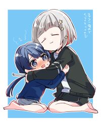 2girls barefoot black_choker black_jacket black_shorts blue_background blue_eyes blue_hair blue_ribbon blue_sweater bob_cut border choker closed_eyes closed_mouth commentary_request embarrassed grey_hair hair_ornament hair_ribbon head_steam highres hug inverted_bob jacket kanduki_kamibukuro link!_like!_love_live! long_hair long_sleeves love_live! low_twintails multicolored_hair multiple_girls murano_sayaka murano_sayaka_(summer_loungewear) o-ring o-ring_choker official_alternate_costume open_clothes open_jacket outline outside_border rectangular_mouth red_hair ribbon shirt short_hair shorts simple_background smile star_(symbol) star_hair_ornament streaked_hair sweater translation_request twintails virtual_youtuber white_border white_outline white_shirt white_shorts yugiri_tsuzuri yugiri_tsuzuri_(summer_loungewear)