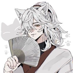 1boy alternate_costume animal_ear_fluff animal_ears arm_up black_shirt closed_mouth commentary_request crossed_bangs fingernails hair_over_one_eye hand_fan highres holding holding_fan honkai:_star_rail honkai_(series) japanese_clothes jing_yuan kemonomimi_mode kimono light_smile male_focus mole mole_under_eye one_eye_covered parted_bangs paw_print ponytail shirt twitter_username upper_body wavy_hair white_hair white_kimono xo_5ss yellow_eyes yukata