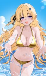 1girl absurdres aldided artist_name bikini blonde_hair blue_sky breasts cloud collarbone commentary cowboy_shot gold_bikini hair_ornament hair_ribbon highres looking_at_viewer medium_breasts navel open_mouth outdoors phoebe_(wuthering_waves) purple_eyes ribbon sky solo splashing standing swimsuit wading water wuthering_waves x_hair_ornament