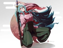 1girl absurdres alleincr breasts closed_mouth expressionless full_body green_hair green_hakama hair_between_eyes hakama highres holding holding_sword holding_weapon japanese_clothes katana kimono kneeling large_breasts lips long_hair moon okobo pink_kimono platform_sandals red_eyes red_moon red_scarf sandals scabbard scarf shadow sheath signature simple_background slit_pupils solo sword tomoe_(tsuki_ga_michibiku_isekai_douchuu) tsuki_ga_michibiku_isekai_douchuu unsheathing very_long_hair weapon zouri