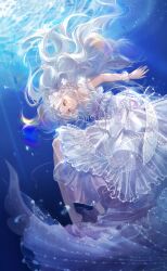1girl air_bubble artist_request bare_legs bare_shoulders barefoot bubble circlet closed_mouth dappled_sunlight dorea_(shining_nikki) dress eyelashes fish floating floating_clothes floating_hair frilled_armlet frilled_dress frilled_hairband frilled_wrist_cuffs frills full_body game_cg grey_hair hairband happy highres leaning_forward light_particles long_hair medium_dress nikki_(series) official_art parted_bangs purple_ribbon ribbon shining_nikki smile solo sound_of_the_tide_(shining_nikki) strapless strapless_dress sunlight train_(clothing) underwater very_long_hair waist_ribbon wavy_hair white_dress white_hairband wrist_cuffs yellow_eyes
