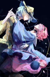 2girls absurdres black_background black_hairband bowler_hat falling_petals flower_in_eye hairband hand_on_another&#039;s_back hat hat_ribbon highres holding_hands komeiji_koishi komeiji_satori mashi_(pixiv_zcjd2538) medium_hair multiple_girls petals ribbon symbol_in_eye touhou yuri