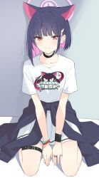 1girl absurdres black_choker black_jacket blue_archive blunt_bangs blush bracelet choker clothes_around_waist collarbone colored_inner_hair commentary full_body highres jacket jacket_around_waist jewelry kazusa_(blue_archive) kurumi_kororin logo looking_at_viewer medium_hair multicolored_hair pink_hair pleated_skirt print_shirt purple_hair red_eyes ring shirt sitting skirt smile solo t-shirt thigh_strap white_shirt white_skirt