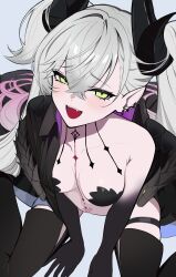 1girl absurdres black_cape black_horns black_thighhighs blush breasts cape commentary ear_piercing fang fate/grand_order fate_(series) gradient_hair green_eyes grey_background grey_hair hair_between_eyes highres horns lilith_(fate) lilith_(second_ascension)_(fate) long_hair multicolored_hair open_mouth piercing pink_hair pointy_ears smile solo teeth thighhighs twintails two-tone_hair upper_teeth_only uriuriyukitti