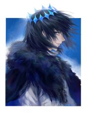 1boy absurdres black_hair blue_eyes cape crown diamond_hairband fate/grand_order fate_(series) fur-trimmed_cape fur_trim highres looking_at_viewer male_focus medium_hair oberon_(fate) oberon_(third_ascension)_(fate) open_mouth pppeipeipipi profile shirt smile solo upper_body white_shirt