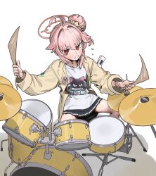 1girl absurdres ahoge black_skirt blue_archive drum drum_set drumsticks hair_bun hair_ornament hair_scrunchie halo highres holding holding_drumsticks instrument jacket long_sleeves looking_at_viewer mash_illust natsu_(band)_(blue_archive) natsu_(blue_archive) open_clothes open_jacket pink_hair pink_halo playing_drum red_eyes scrunchie shirt simple_background single_side_bun sitting skirt solo t-shirt white_background white_shirt yellow_jacket