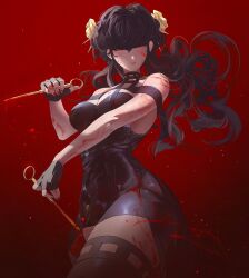 1girl bare_shoulders black_dress black_gloves black_hair black_thighhighs blood blood_on_arm blood_on_face blood_on_hands blood_on_shoulder bloody_weapon breasts cleavage closed_mouth commentary cowboy_shot dagger dress elliemaplefox english_commentary eyelashes fingerless_gloves gloves gold_hairband hair_between_eyes hairband highres holding holding_dagger holding_knife holding_weapon knife large_breasts light_particles long_hair looking_at_viewer red_background red_eyes red_nails simple_background solo spy_x_family stiletto_(weapon) thick_thighs thighhighs thighs tsurime weapon yor_briar