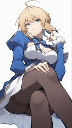 Rule 34 | 1girl, antenna hair, blonde hair, blue dress, bow, bowtie, brown pantyhose, dandabum25, dress, fate (series), green eyes, honkai: star rail, honkai (series), looking at viewer, pantyhose, saber (fate), saber (honkai: star rail) (fate), simple background, solo, white background