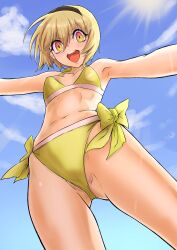 1girl absurdres ago_ch2016 bikini blonde_hair blue_sky bow cloud gluteal_fold green_bikini green_bow hairband highres jashin-chan_dropkick multicolored_eyes partially_visible_vulva pekora_(jashin-chan_dropkick) short_hair sky smile sun sunlight swimsuit two-tone_eyes