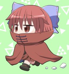 1girl blue_bow boots bow brown_boots chibi chibi_only cloak commentary_request covered_mouth full_body green_background hair_between_eyes hair_bow high_collar red_cloak red_eyes red_hair red_skirt rokugou_daisuke sekibanki short_hair skirt solo touhou walking