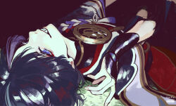 1boy armor black_bodysuit black_hair black_kimono black_shorts bodysuit cmpsnoki eyelashes fingernails furisode genshin_impact gold gold_trim grin han&#039;eri hand_up highres japanese_armor japanese_clothes jewelry kimono kote kurokote looking_at_viewer lying male_focus mandarin_collar mitsudomoe_(shape) multicolored_hair neck_ring on_back open_clothes open_hand open_kimono pink_lips purple_eyes red_hair red_kimono red_trim scaramouche_(genshin_impact) shorts smile solo streaked_hair tassel teeth tomoe_(symbol) tsurime white_kimono