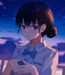 1girl basori_tiara black_hair blue_bow blue_bowtie blue_eyes blush bow bowtie closed_mouth collared_shirt evening hair_bun highres looking_at_viewer make_heroine_ga_oo_sugiru! mole mole_on_neck outdoors school_uniform shirt short_hair signature sky summer_uniform tsuwabuki_high_school_uniform twilight upper_body white_shirt xiongji_z_z