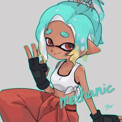 1girl aqua_hair black_gloves blonde_hair character_name closed_mouth colored_tips commentary_request crop_top dark-skinned_female dark_skin fingerless_gloves gloves grey_background highres inkling inkling_girl inkling_player_character long_hair mechanic_(splatoon_raiders) multicolored_hair navel nintendo orange_pants pants pointy_ears red_eyes signature simple_background sitting smile solo splatoon_(series) splatoon_raiders tentacle_hair thick_eyebrows two-tone_hair v yake_zake