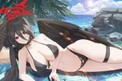 1girl beach beach_towel bikini black_bikini black_choker black_hair black_wings blue_archive blue_sky breasts choker cleavage cloud collarbone curvy day hair_bun halo hasumi_(blue_archive) hasumi_(swimsuit)_(blue_archive) highres large_breasts lilin_(pixiv_25958194) lying navel ocean on_side outdoors red_eyes red_halo sky solo stomach sunlight swimsuit thigh_strap towel tree water wings