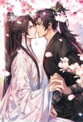2boys absurdres adam&#039;s_apple black_hair black_hanfu black_sash blurry blurry_foreground brown_hair chinese_clothes chu_wanning clenched_hand closed_mouth depth_of_field dirty dirty_clothes erha_he_tadebai_mao_shizun eye_contact falling_petals flower from_side grey_eyes half_updo hanfu high_ponytail highres holding_hands korean_commentary light_frown long_hair long_sleeves looking_at_another male_focus mo_ran multiple_boys petals pink_flower ponytail purple_eyes sash sitting smile wide_sleeves xiao_guan_(headdress) yaoi zehel_az